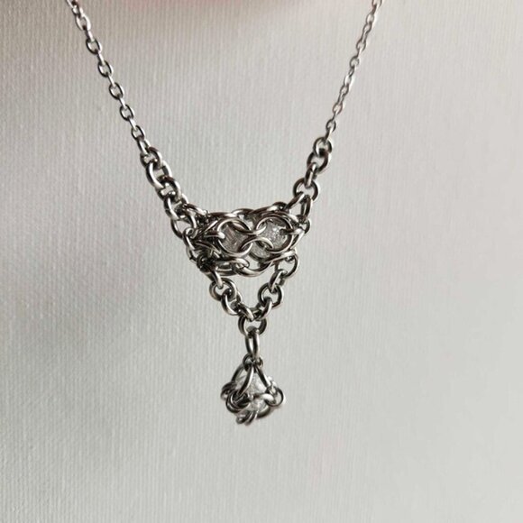 Gothic V shaped fairy necklace with a small silver chain - Picture 5 of 9